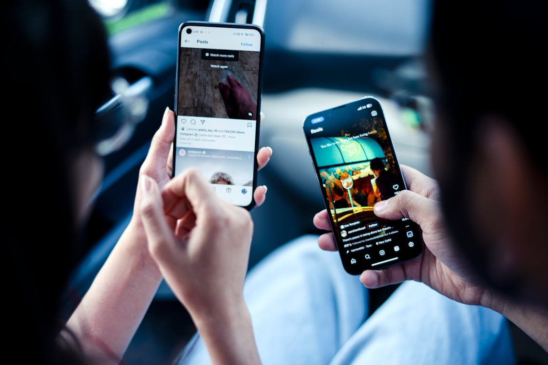 People scrolling social media feeds showing why trends burn out quickly.